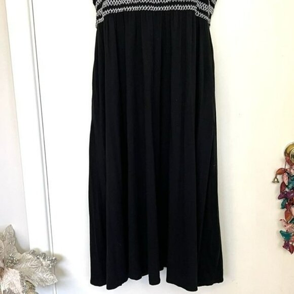 LANE BRYANT PLUS SIZE 18 - 20 BLACK & WHITE KNIT CASUAL DRESS WITH SMOCKED TOP - Picture 5 of 11